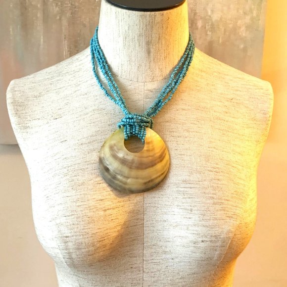 Shell necklace with turquoise color beads - Picture 1 of 6